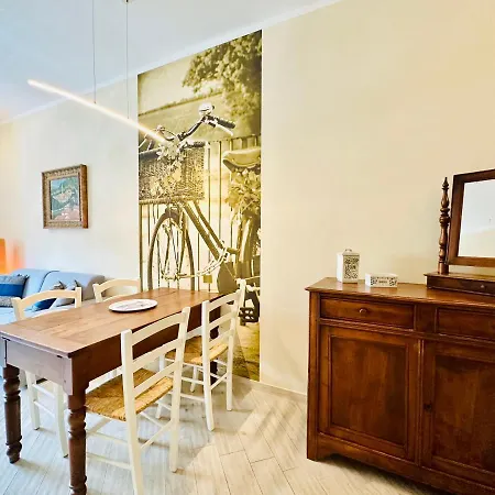 Hostdomus - Casa Betta * Alassio